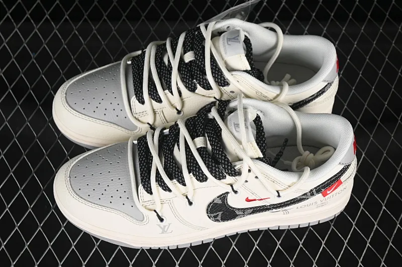All categories Nk SB Dunk Series Nk SB Dunk Low High-end customized low-top sneakers Nike SB Dunk Low LV series Strap denim black hook Anniversary high-end customized low-top casual sneakers FC1688-218